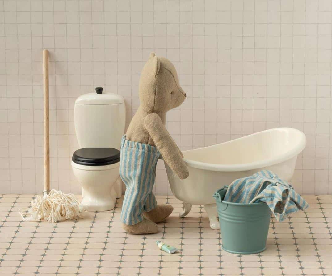 Maileg Wischmop und Eimer, Minature - Hellblau – Bild 2