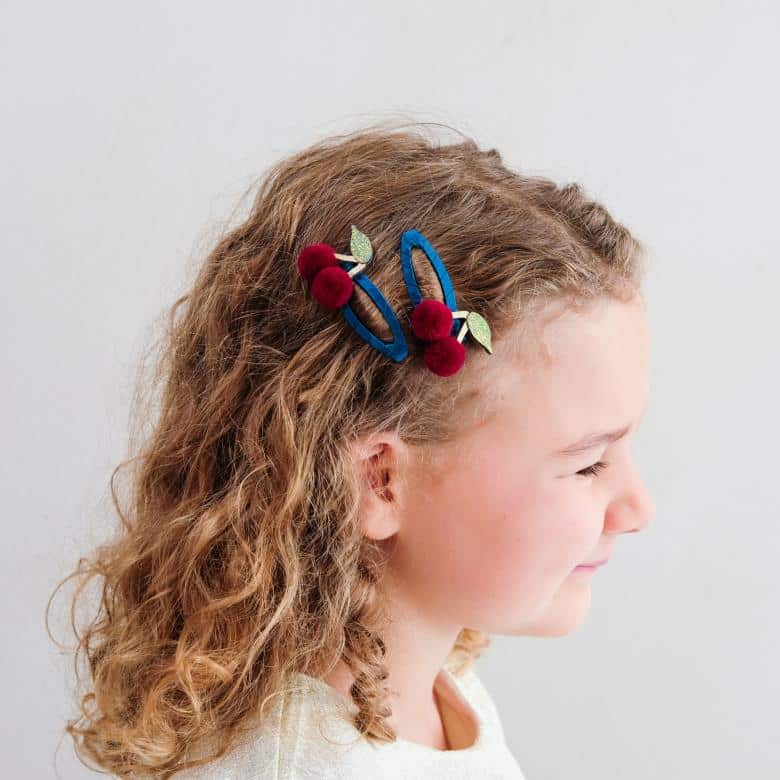 Mimi & Lula Pompon Kirschen Haarspangen – Bild 2
